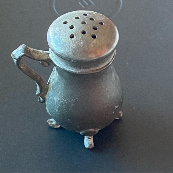 Vintage Old Colony miniature potbelly salshaker - Picture 2 of 6
